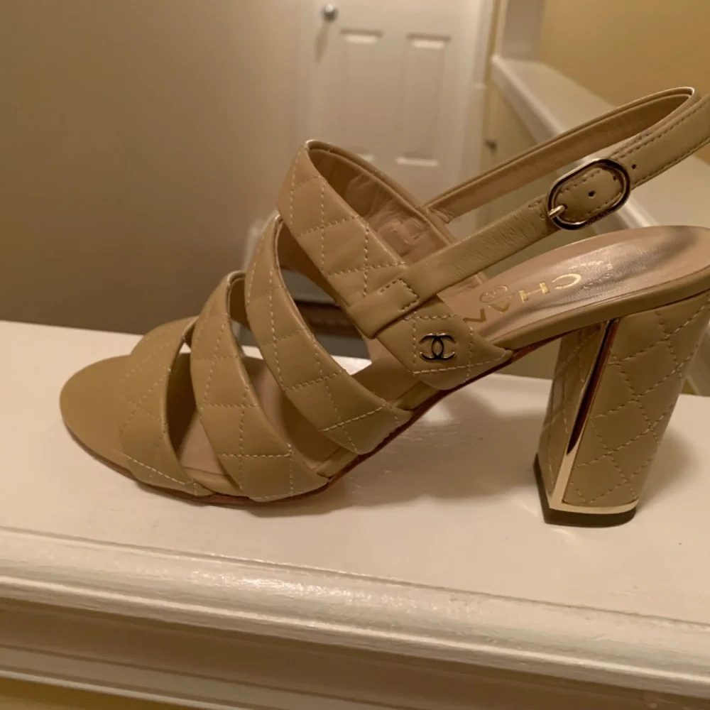 Chanel Nude Block Heel - Picture 7 of 11